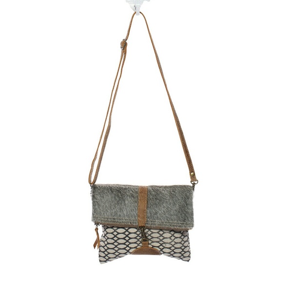 🚨LAST ONE🚨 Fold Over Crossbody Bag - Picture 3 of 4